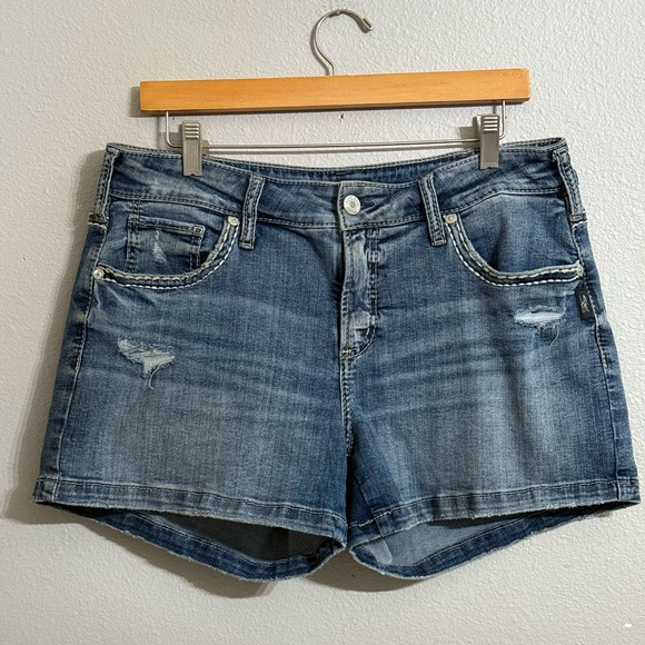 Silver Jeans Pants - Silver Jeans Co. Elyse Blue Jean Shorts Women’s Size W32/L4
